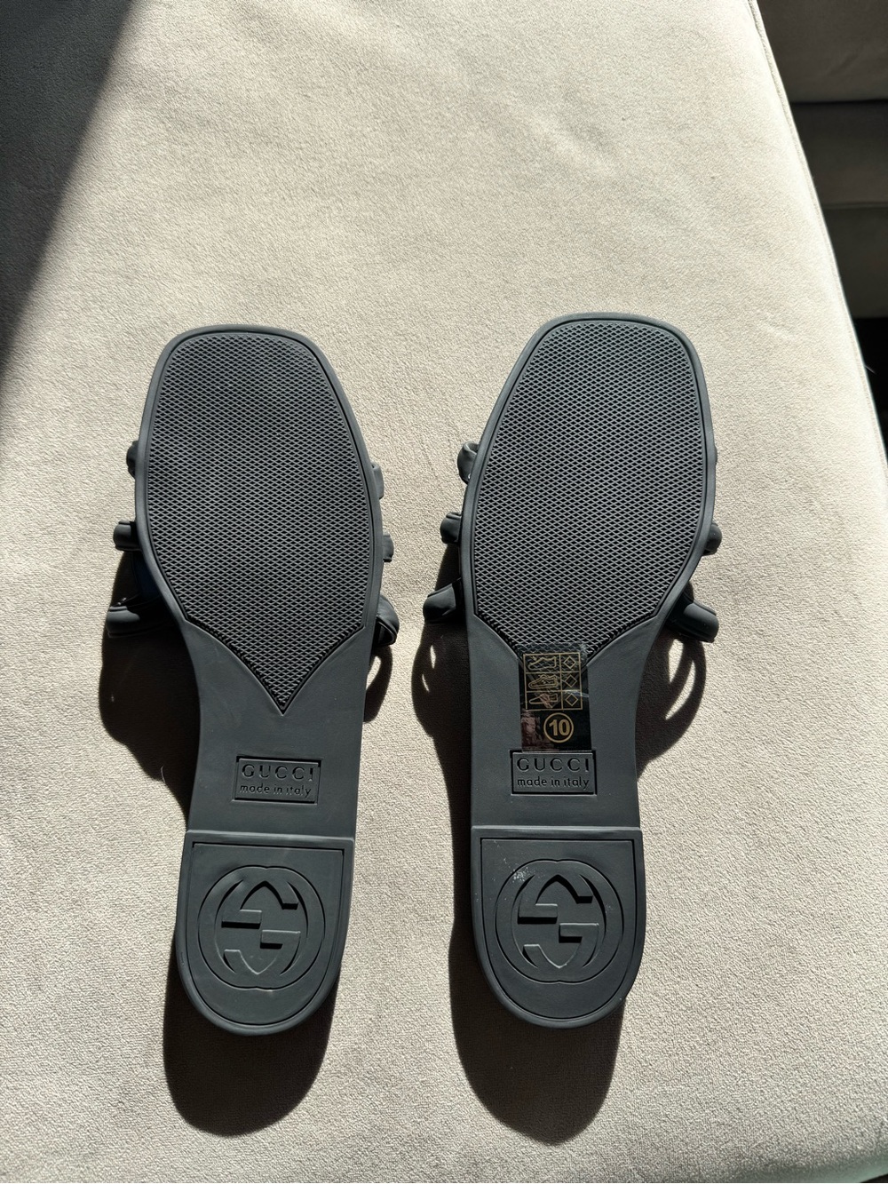 Gucci Black Rubber GG Slide Sandals NEW - Picture 4 of 8